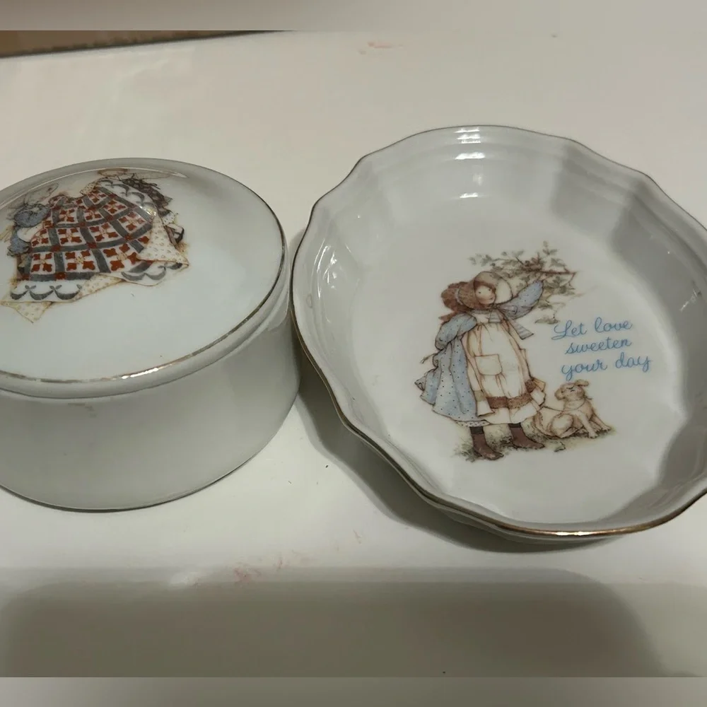 Holly Hobbie Genuine Porcelain Designer Collection Jewelry Box And Trinket Dish
